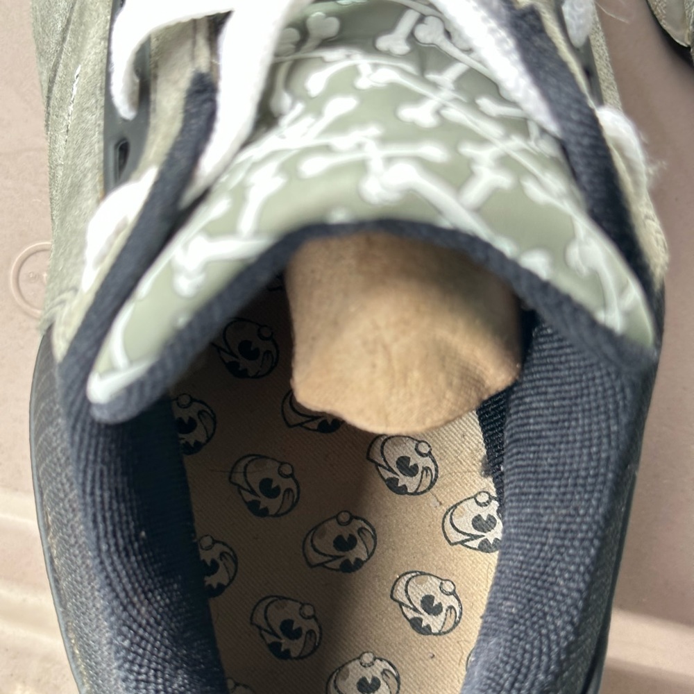 Lacoste Men's Grey Suede Low-Top Sneakers - Picture 7 of 8